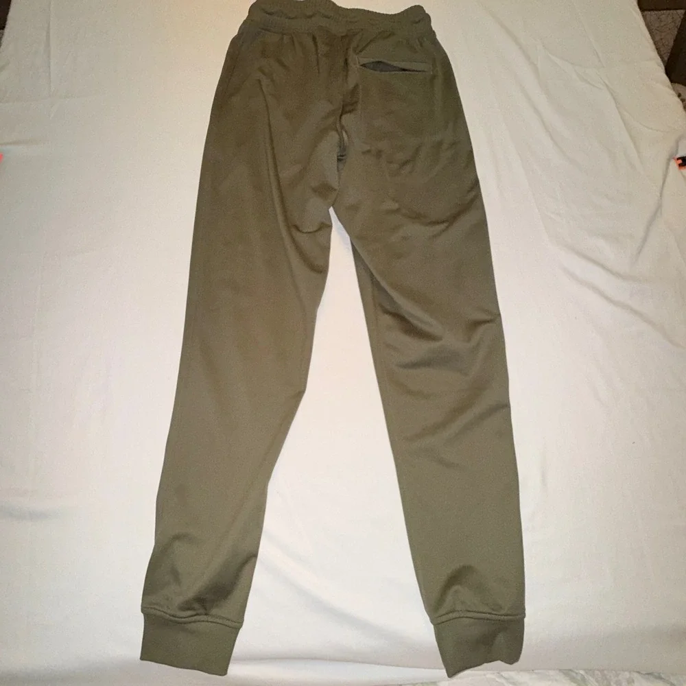 Under Armour Sportstyle Tricot Jogger Mens Small Green NEW 1290261-390 Pants